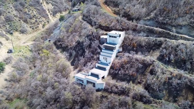 Image of: A Gold Mine Created by a Spiritual Vision