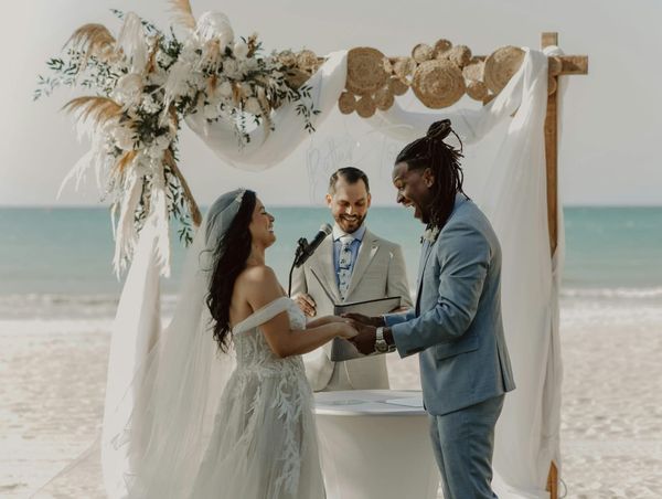 Insider Wisdom for New Wedding Officiants: 4 Tips for Nailing an Unforgettable Ceremony