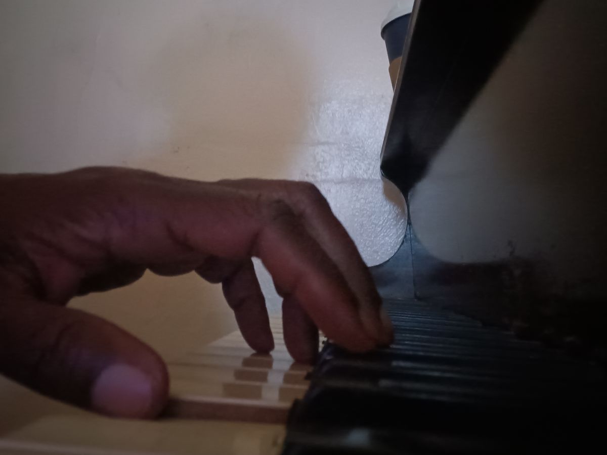 Do you need to cut your nails to play well?