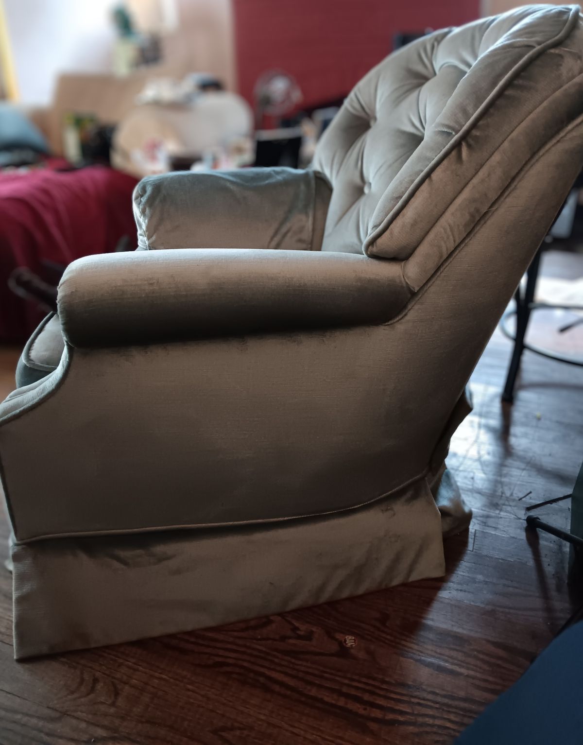 A visual showing why this chair isn't mine, apparently.