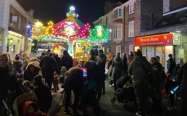 🎄 Get Your Jingle On at the Lower Sunbury Christmas Street Market! 🎧