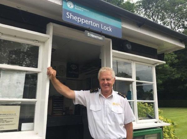 🛥️ Meet Steve: The Lock Keeper Who Keeps Shepperton Afloat! 🎧
