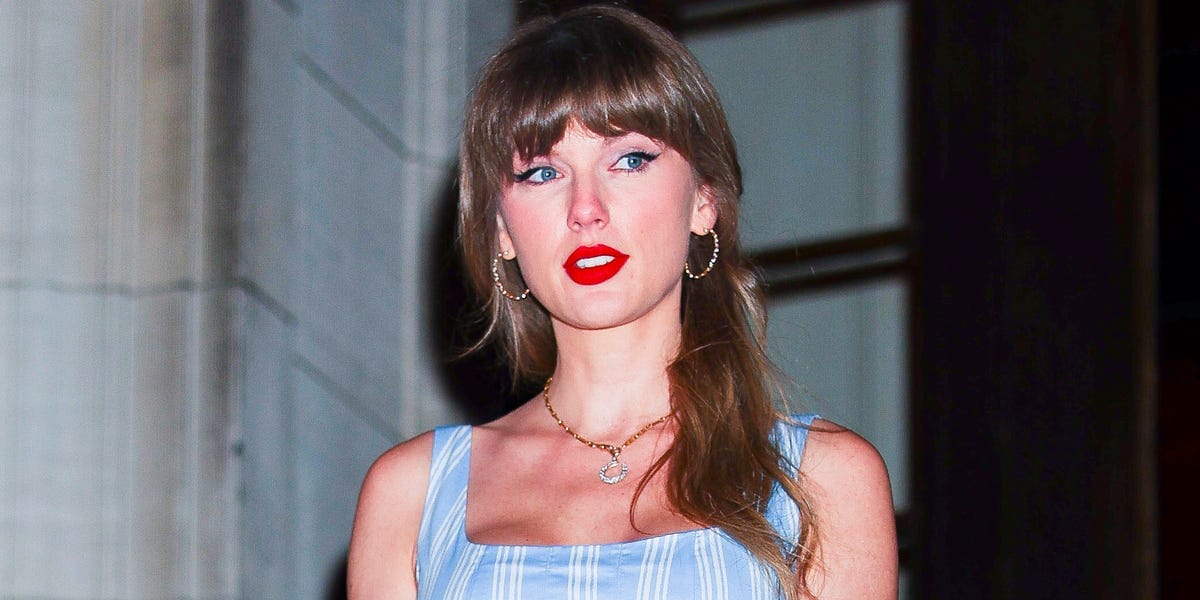 Taylor Swift’s Preppy Midi Dress Has a Cult Following