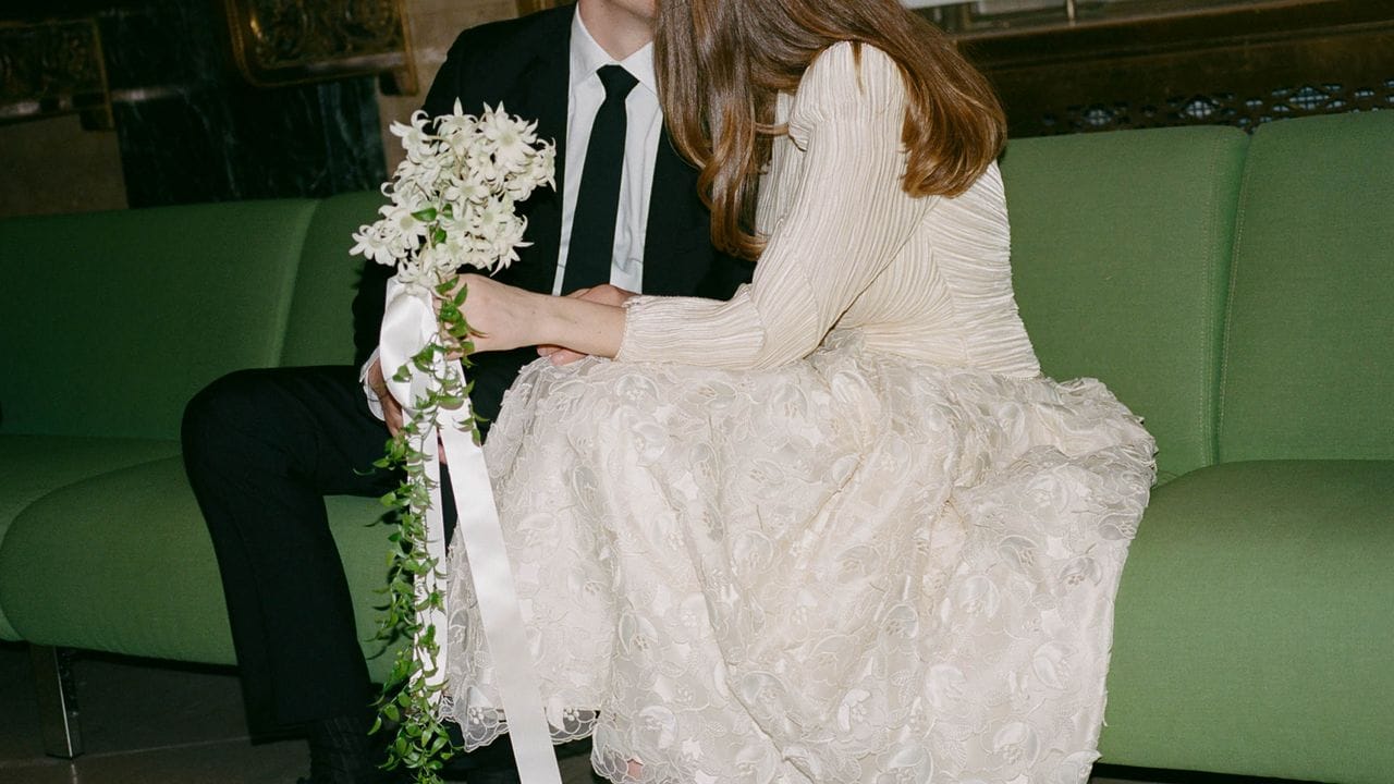 No Ceremony, a Quirky Cake, and Candles Over Flowers: The 8 Key Wedding Micro Trends of 2026