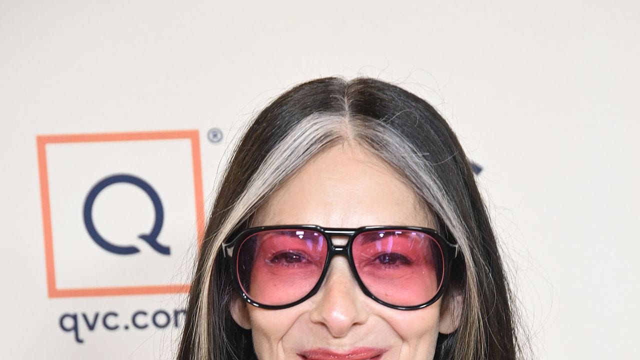 The 23 Best Hairstyles That Play Up Silver Hair