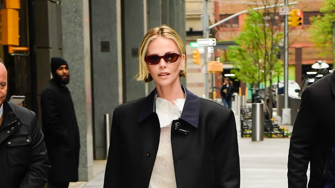 8 White Derby Shoe Outfits for Summer 2026—How to Style the Trend