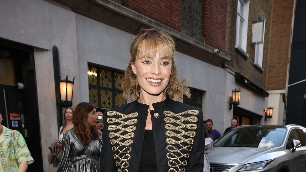 Ten-Hut! Margot Robbie’s New Look Has Our Attention