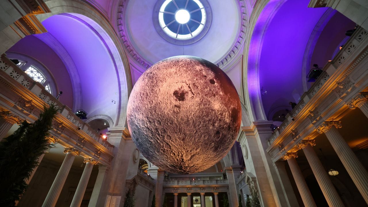 The Story Behind the 2026 Met Gala’s Dazzling Full Moon Centerpiece
