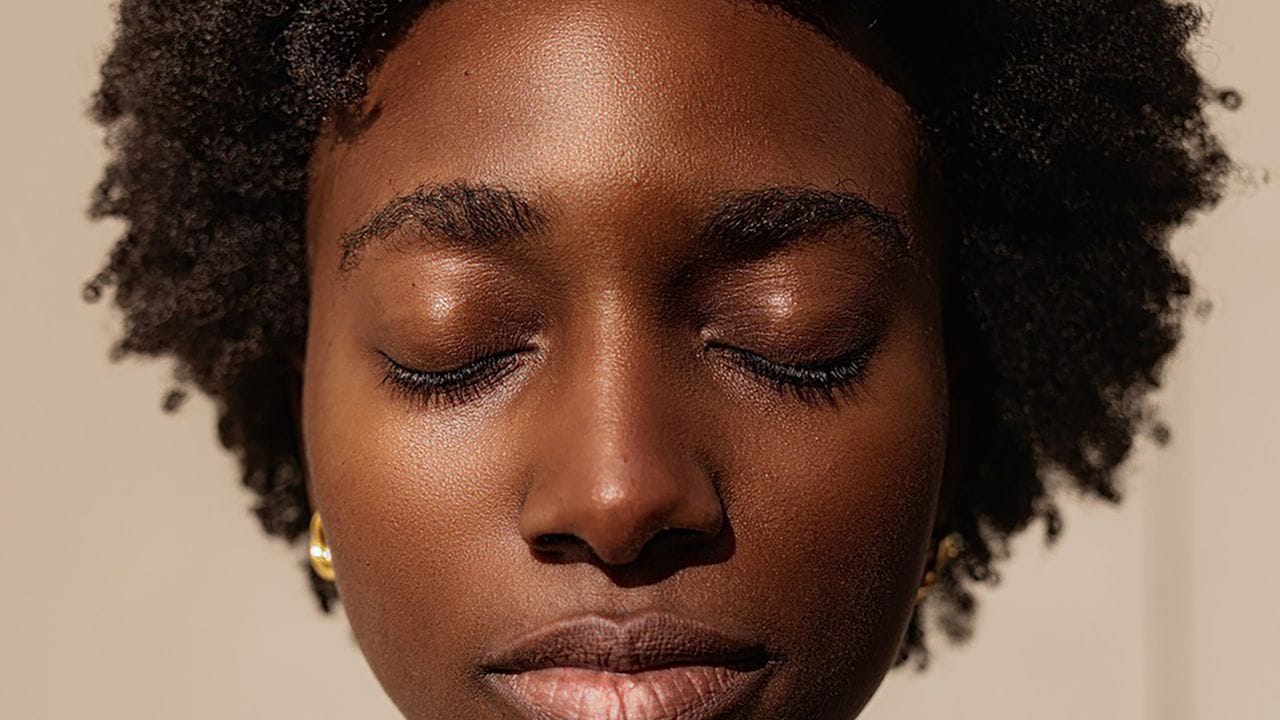 How to Get Thicker Eyebrows, Naturally