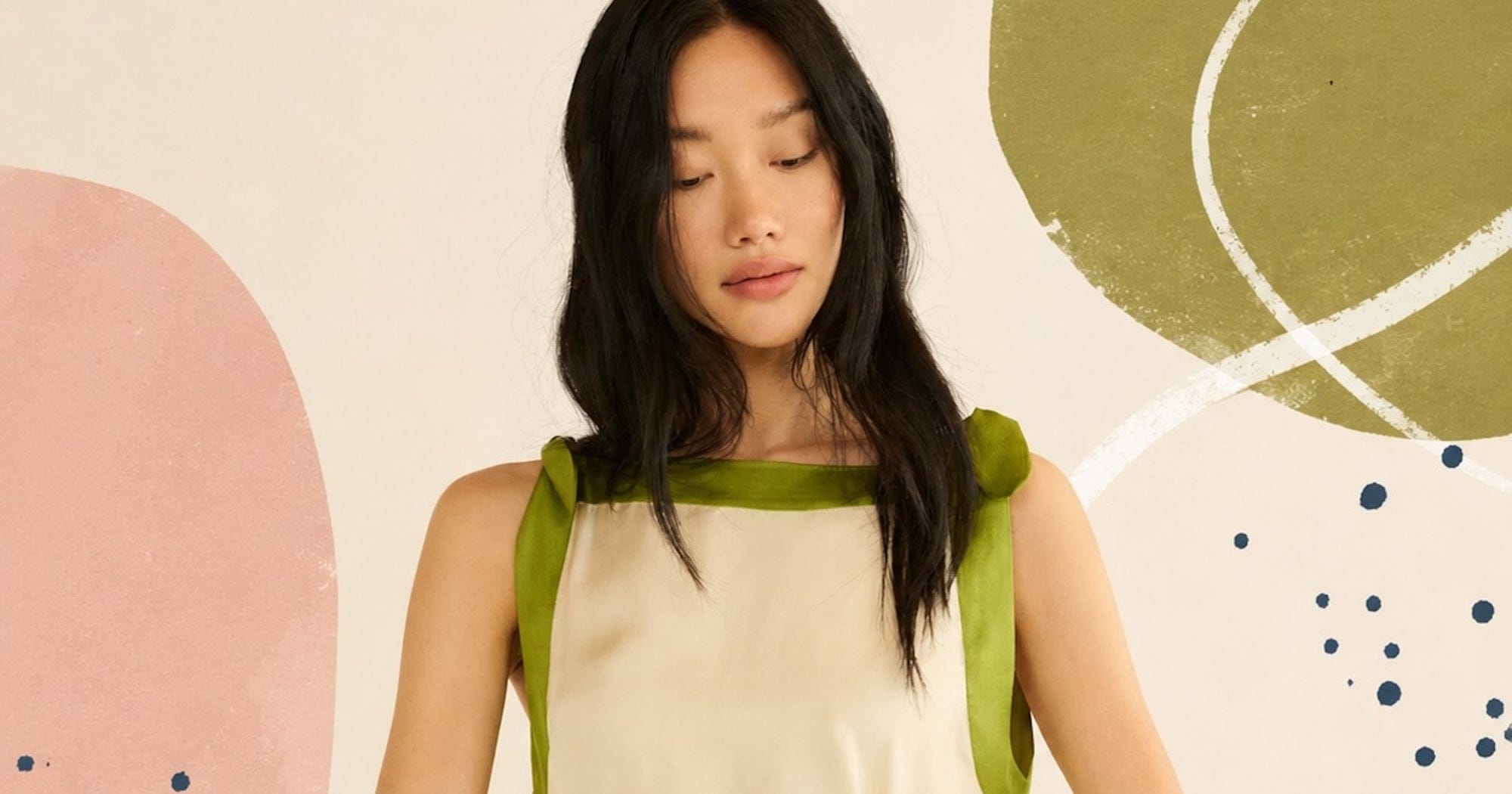 Fashion People Keep Carrying This Bag With Everything Right Now