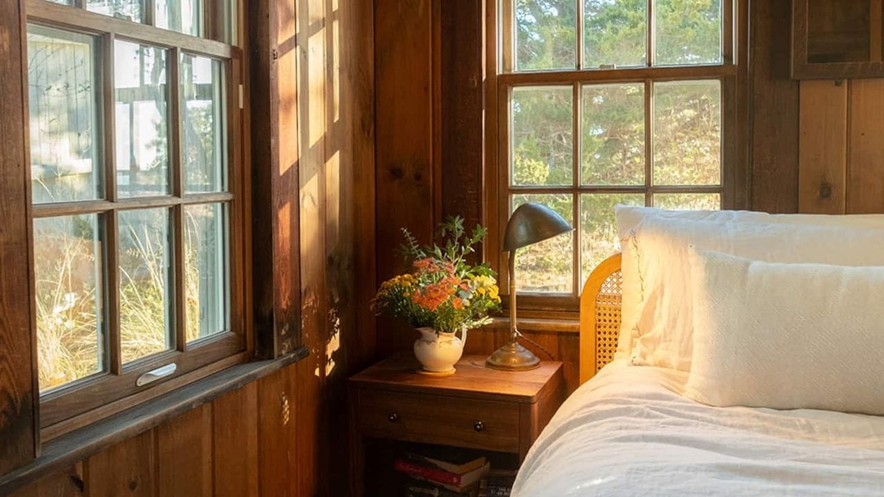 The 17 Best Airbnbs in New England Include Cozy Cabins & Coastal Retreats