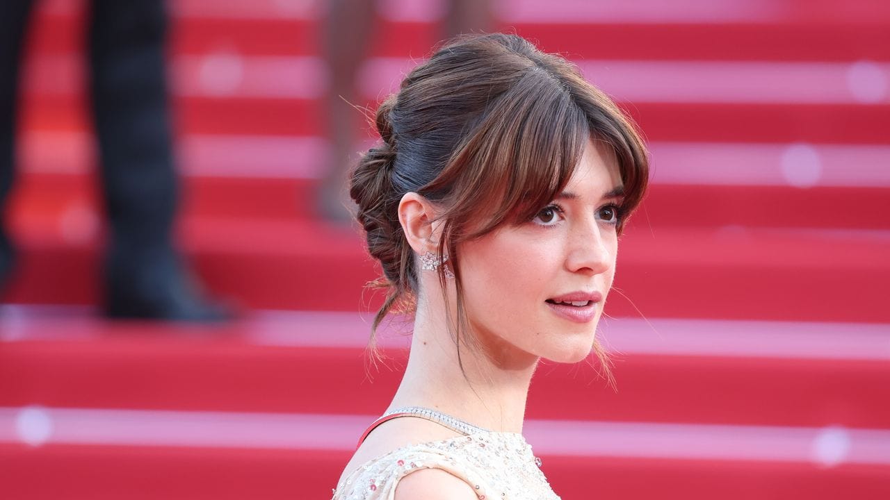 Daisy Edgar-Jones Goes Auburn Copper for Summer