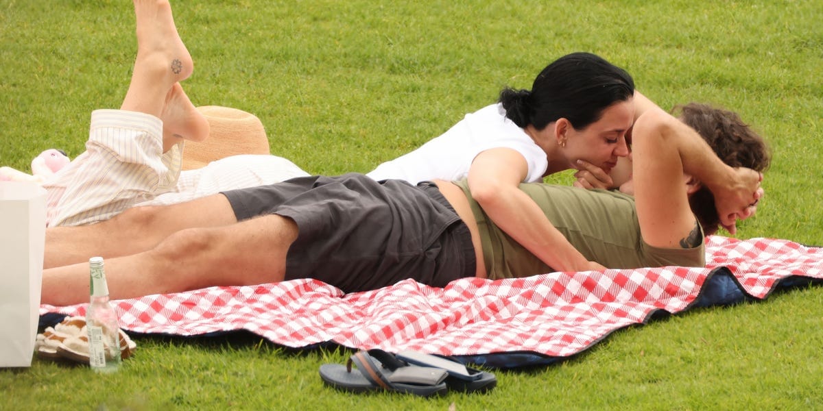 Katy Perry and Justin Trudeau’s PDA-Packed Park Date Is Straight Out of a Rom-Com