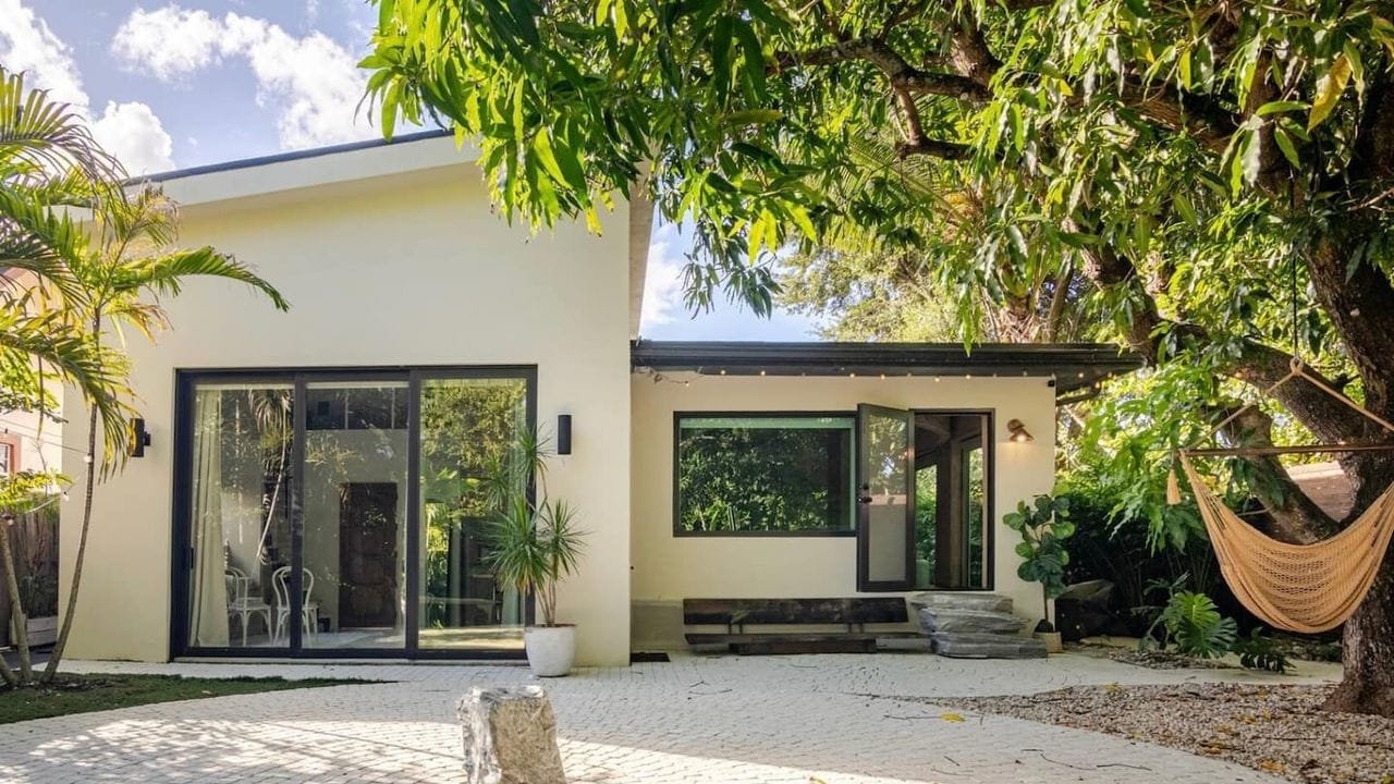 The 15 Best Airbnbs in Miami, From South Beach to Coconut Grove