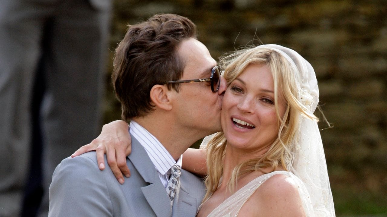 Juliet Cap Veils Are the Romantic Bridal Trend Sweeping the Wedding Scene