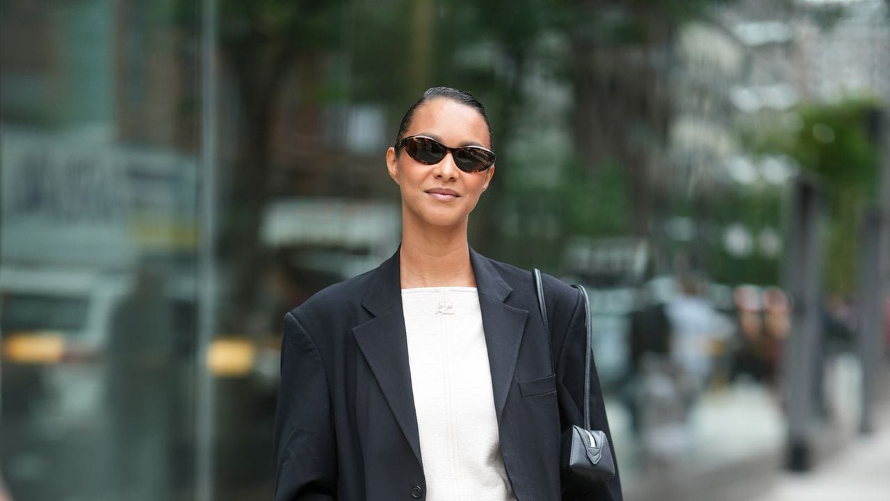 5 Ways to Style A ’60s Shift Dress for Summer