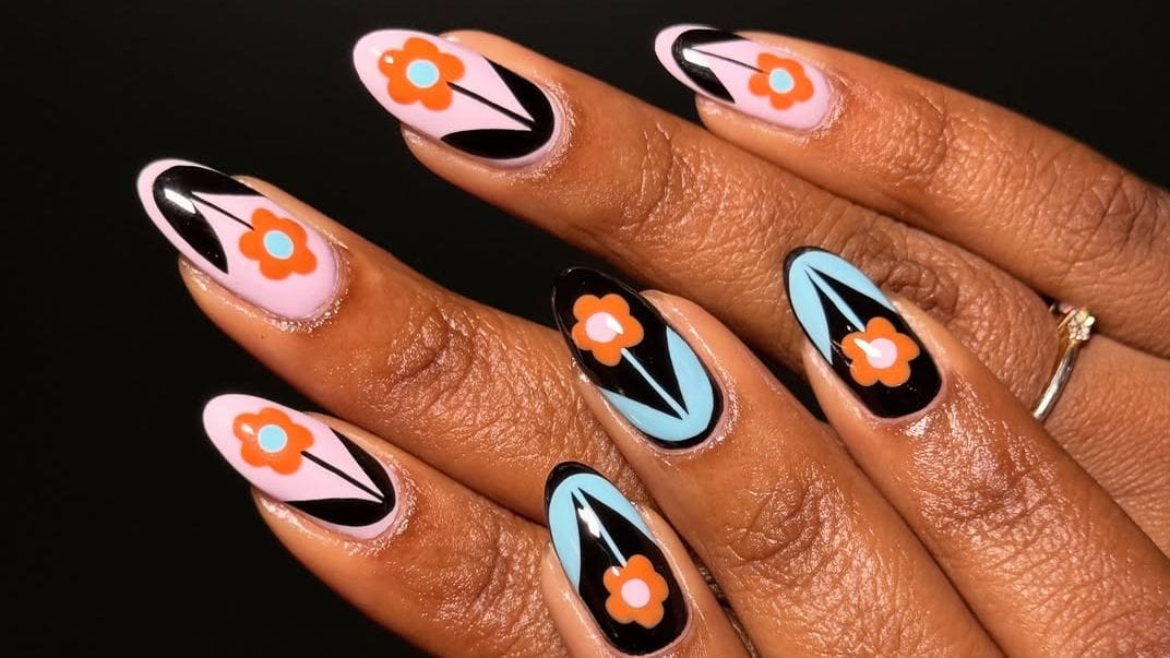 33 Actually Groundbreaking Flower Nail Designs to Wear Right Now