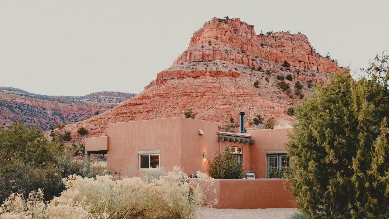 10 Airbnbs Near National Parks, Just in Time for Your Summer Road Trip