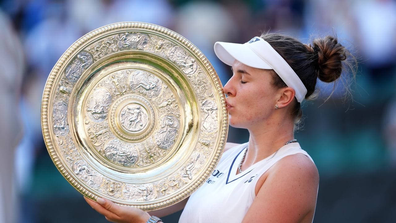 At 21, Linda Nosková Becomes the Youngest Wimbledon Champion in 15 Years