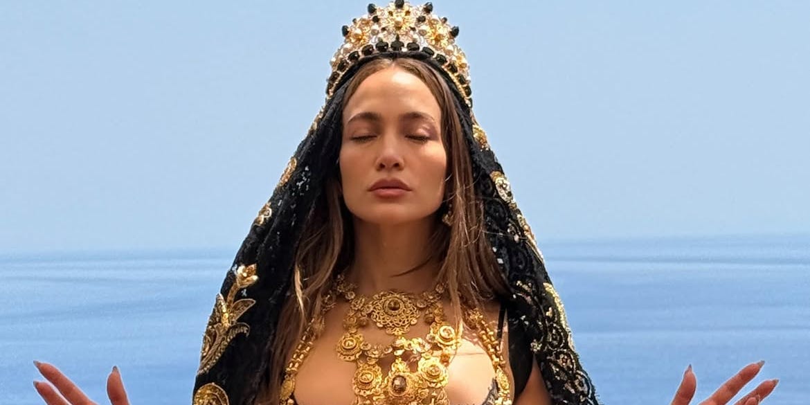 Jennifer Lopez Is Goddess-Like in a Crown and Draping Golden Jewels from Dolce & Gabbana