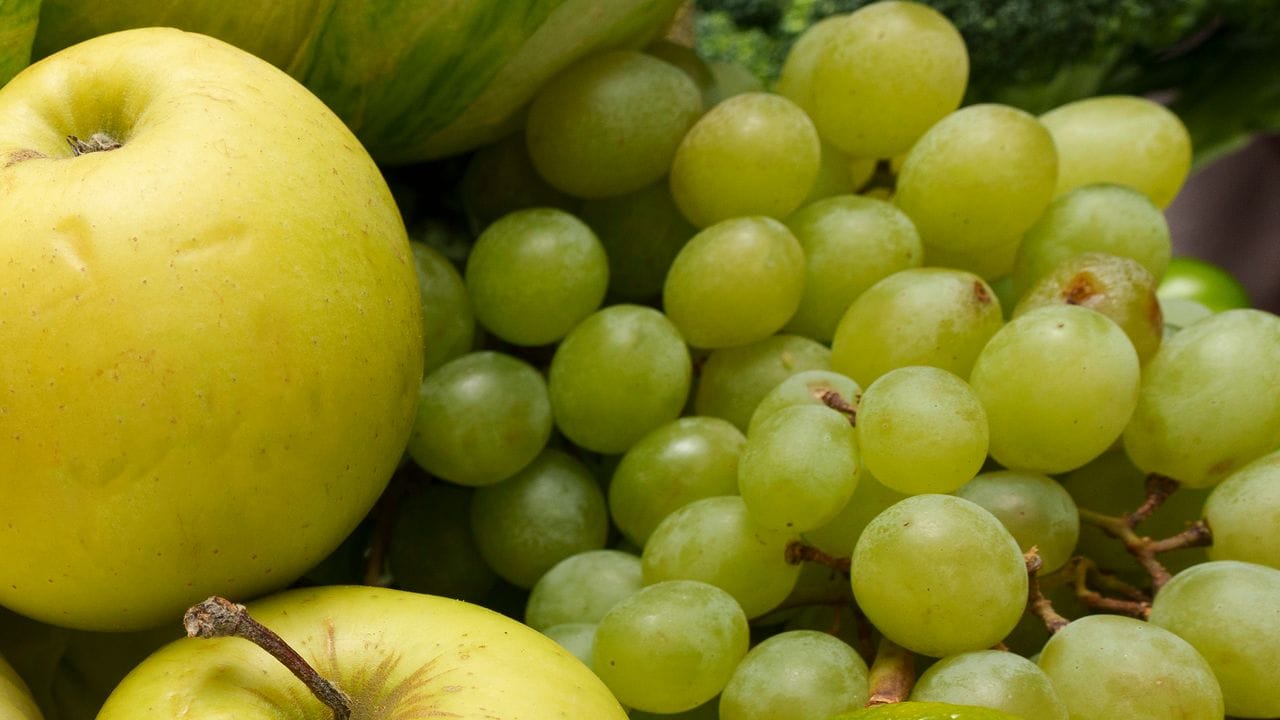 8 Fruits That Fight Inflammation and Support Gut Health