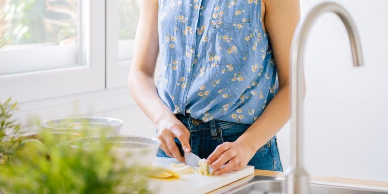 The 7 Best Prebiotic Foods To Nourish Your Gut Microbiome, From An RD
