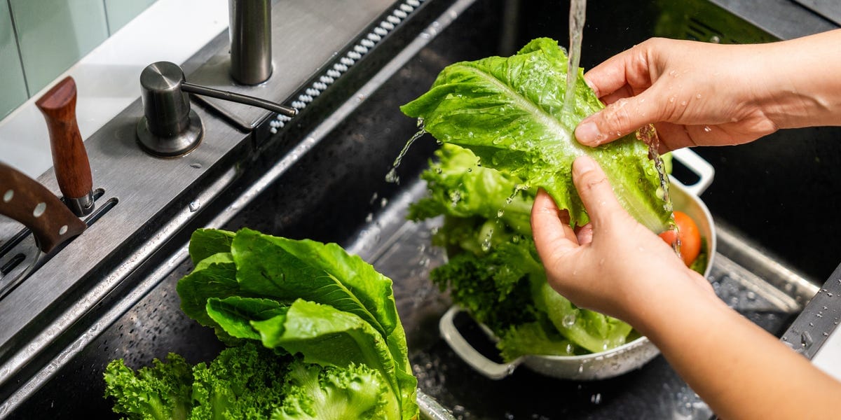 A Diarrhea-Causing Illness Is Spreading Across the U.S.—Here’s the Right Way to Wash Produce