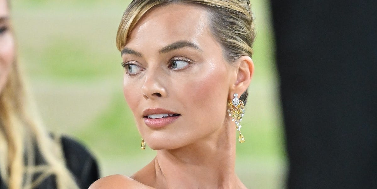 Margot Robbie Debuts the Chicest Bob Haircut on the Parisian Set of the <i><em>Ocean’s Eleven </em></i>Prequel