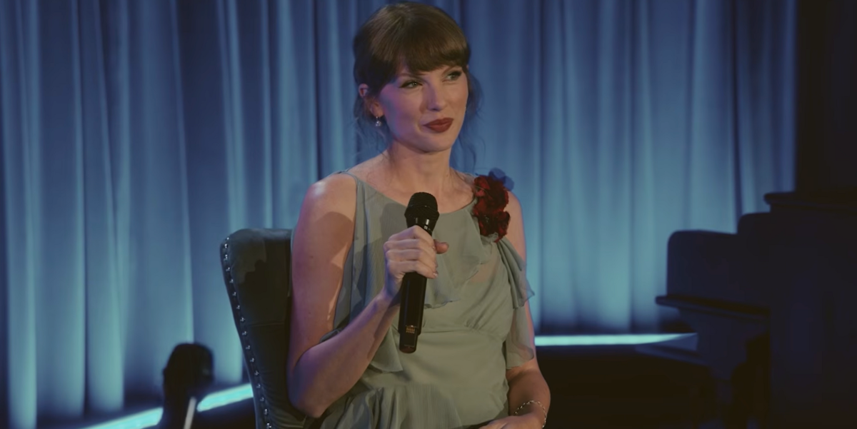 Taylor Swift Channels Her Debut Era With a Flowy Seafoam-Green Dôen Dress