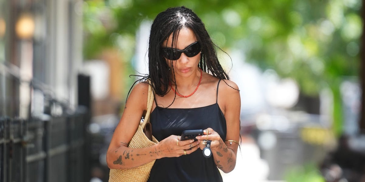 Zoë Kravitz’s End-of-Summer Fit Has All the Seasonal Staples