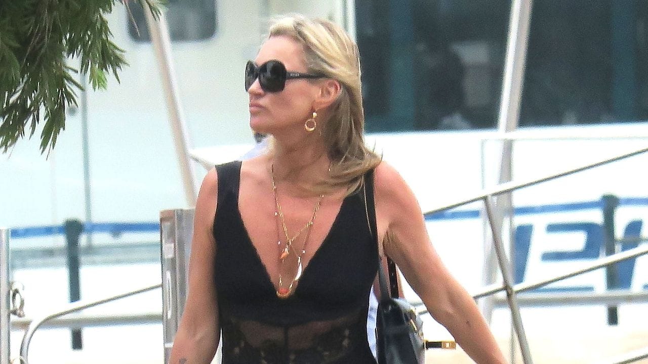 Kate Moss Carries a Birkin Bag the Way It Was Intended
