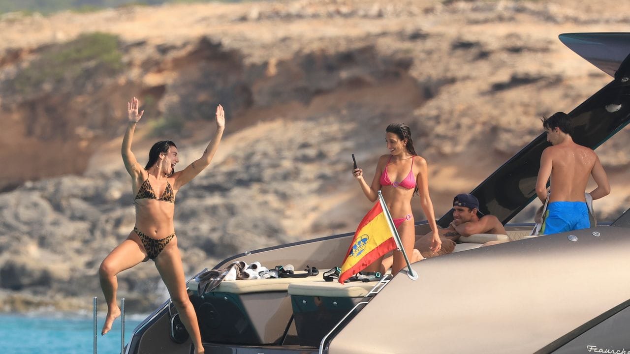 I, Too, Would Like to Vacation With the Lipas