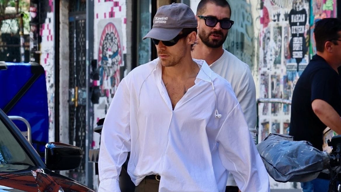 Harry Styles and Zoë Kravitz Do Fall Boyfriend-Summer Girlfriend Style