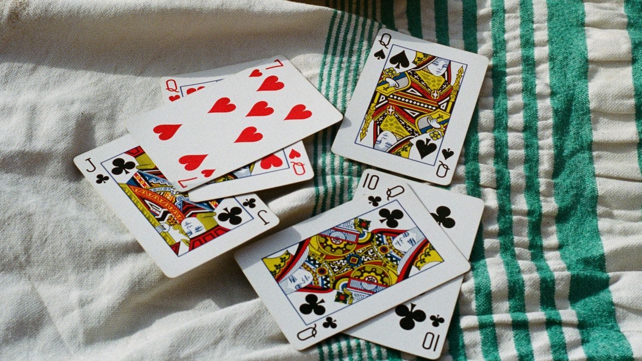 From Mahjong to Dominoes, the Best Travel Game Sets