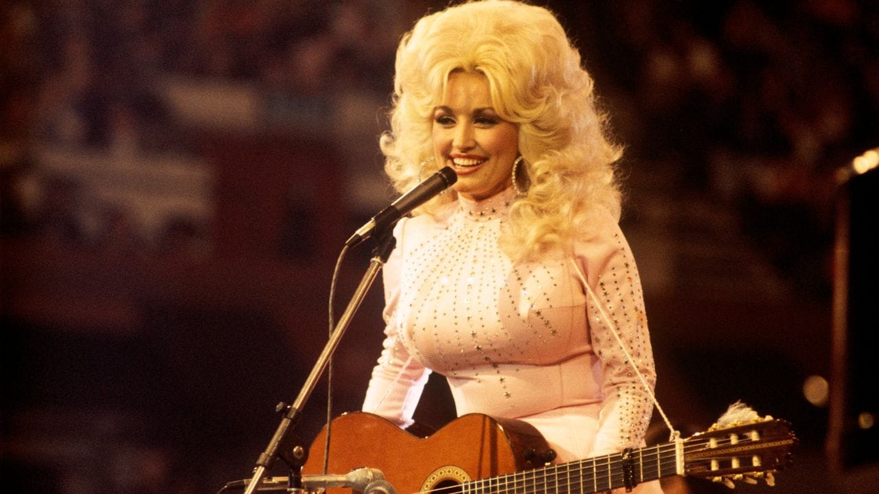 15 Charming Dolly Parton Quotes on Life, Love, and Everything In Between