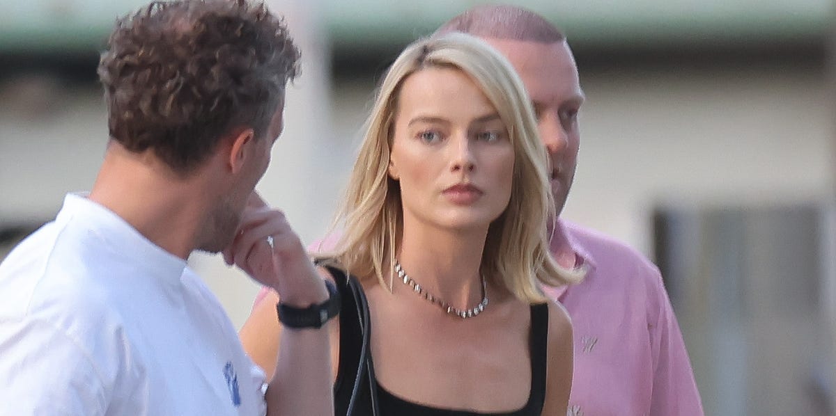 Margot Robbie’s Little Black Look Is So Romantic