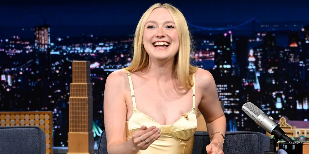 Dakota Fanning Keeps the Butter-Yellow Reign Alive in a Mugler Balconette Dress