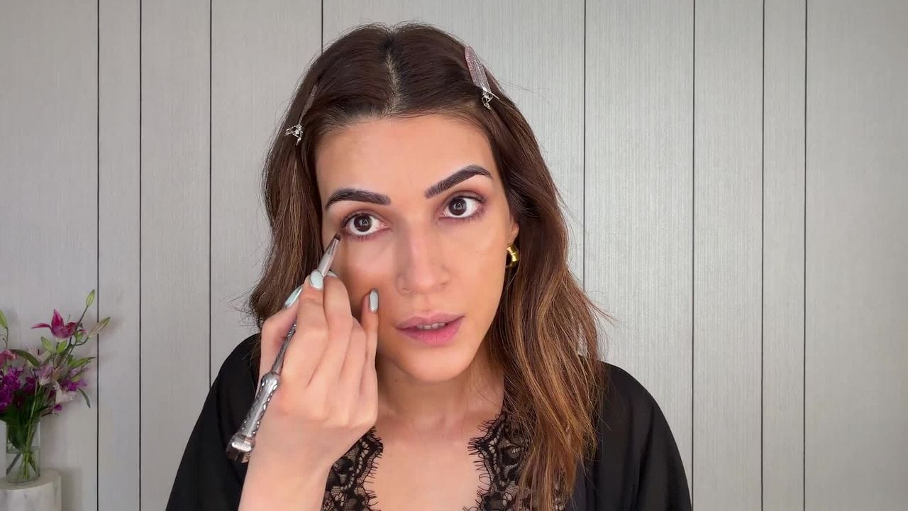 Kriti Sanon’s ‘New Love’ Gives Her an ‘Instant’ Facelift—In the Car