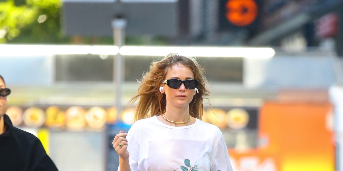 Jennifer Lawrence Makes a Flannel-Kelly Bag Pairing Look So Natural
