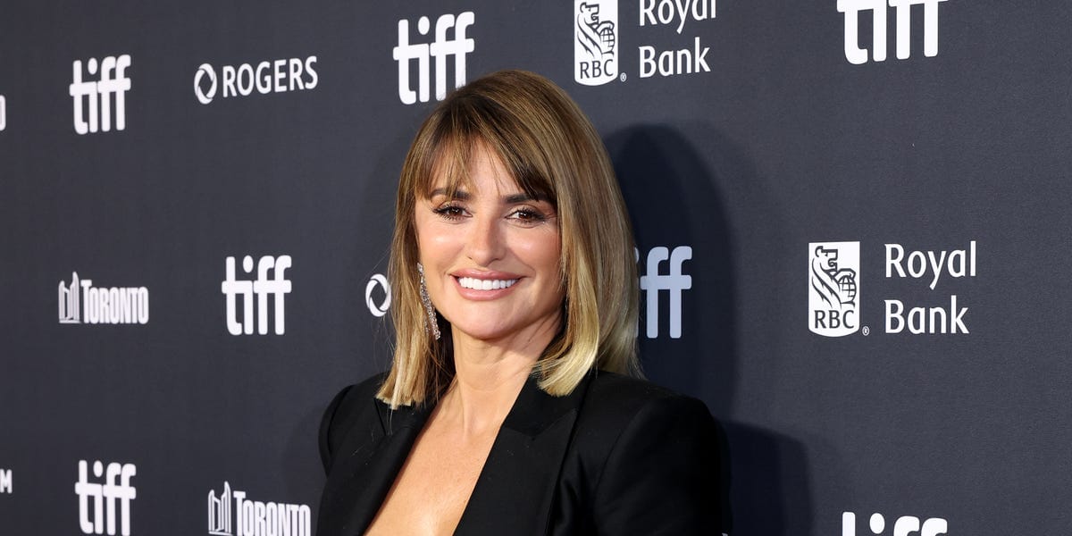Penélope Cruz’s New “Bronze Blond” Is Fall’s Most Expensive-Looking Color