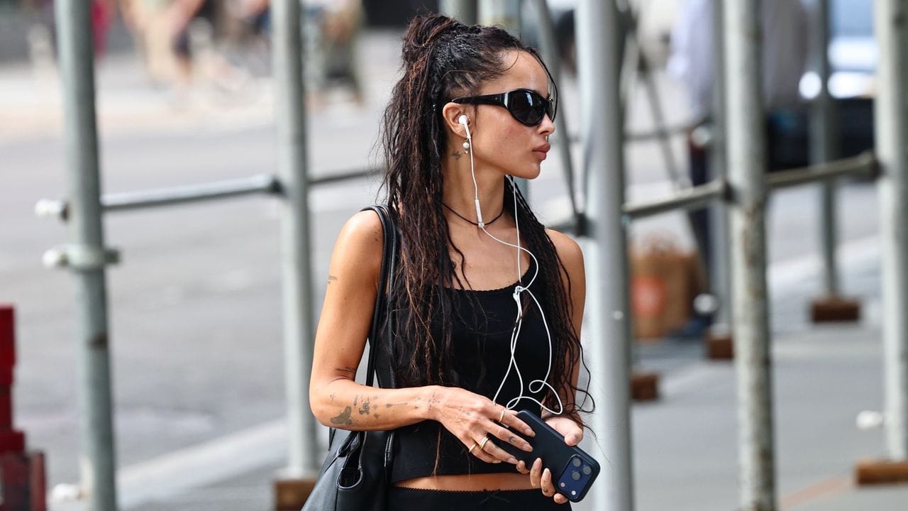 Whatever the Season, Zoë Kravitz Backs These It-Girl Staples
