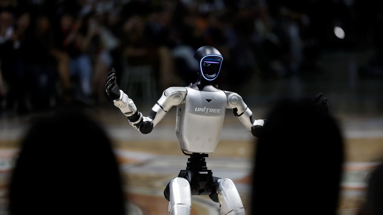 The Story Behind the Runway Robots at Vogue World 2026: Milano