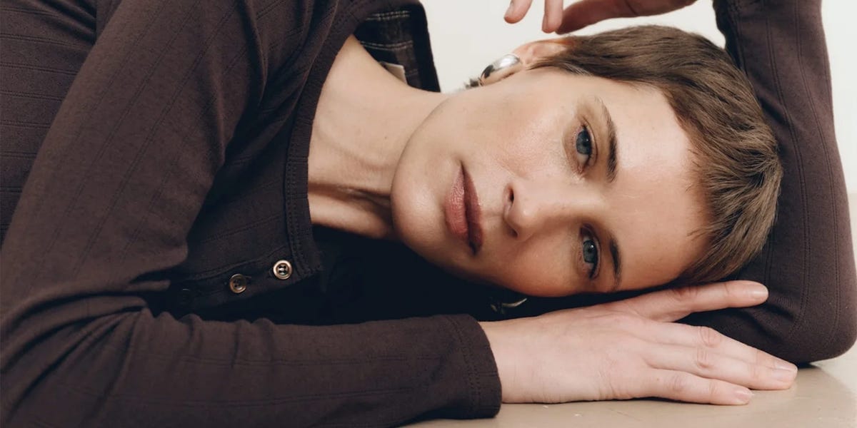 Henley Shirts Are the Surprise Fall Trend We’re Obsessed With