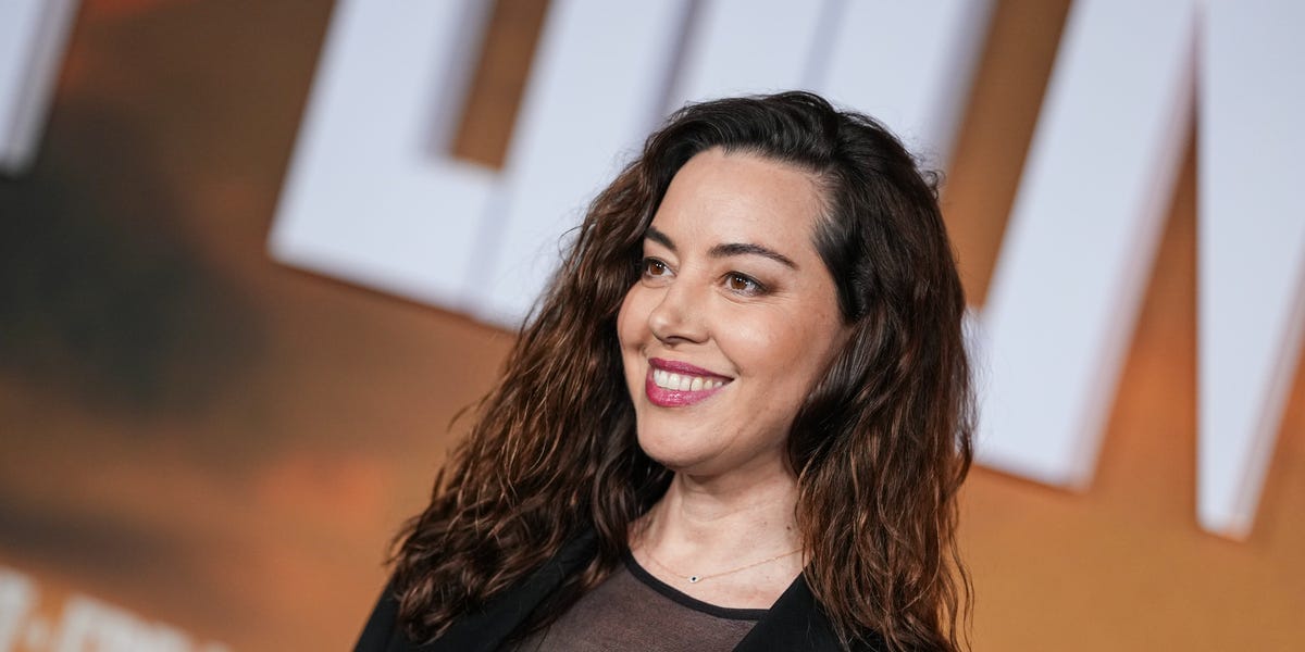 Aubrey Plaza and Chris Abbott’s Complete Relationship Timeline
