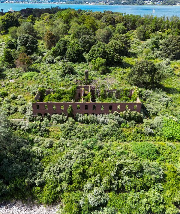 Fort Greble Bachelor Officers' Quarters (Dutch Island, RI)
