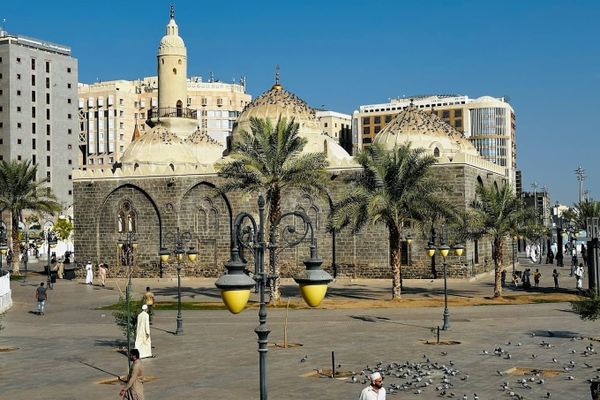 Explore Al Manakha Square: The Cultural Heart of Madinah