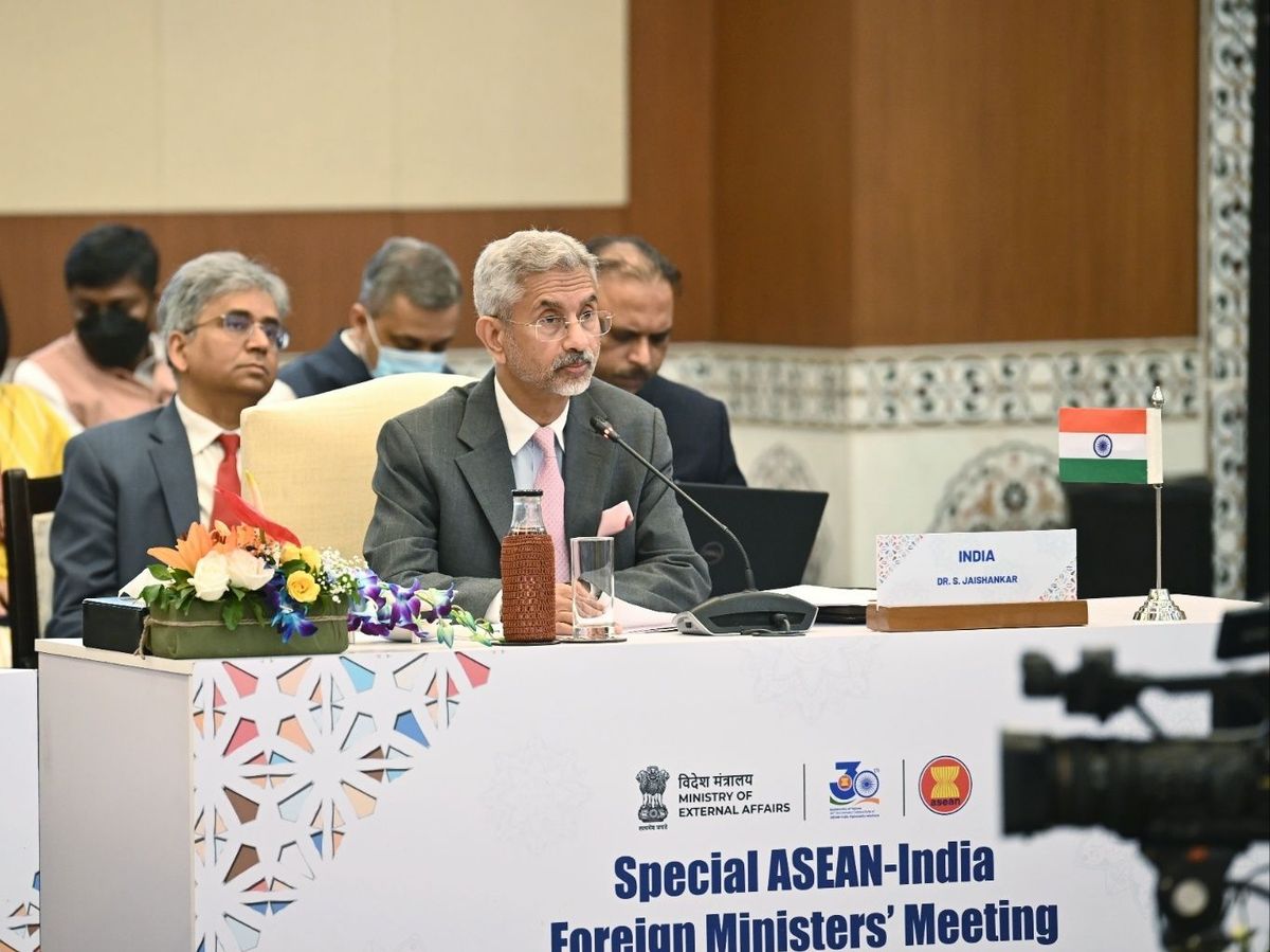 India's Foreign Minister Affirms Good Relations with Major World Powers, Except China