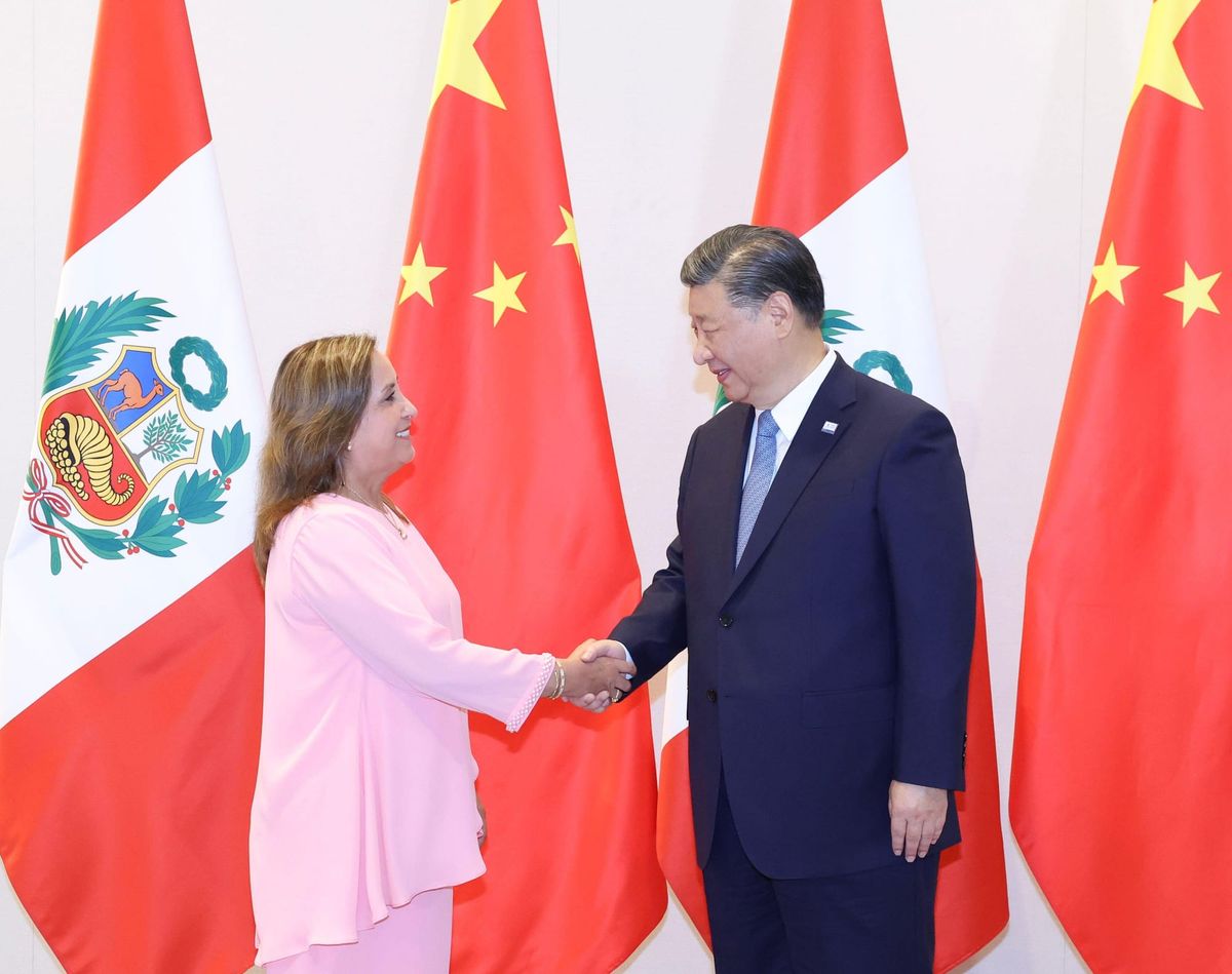 Xi Courts Pacific Countries at APEC