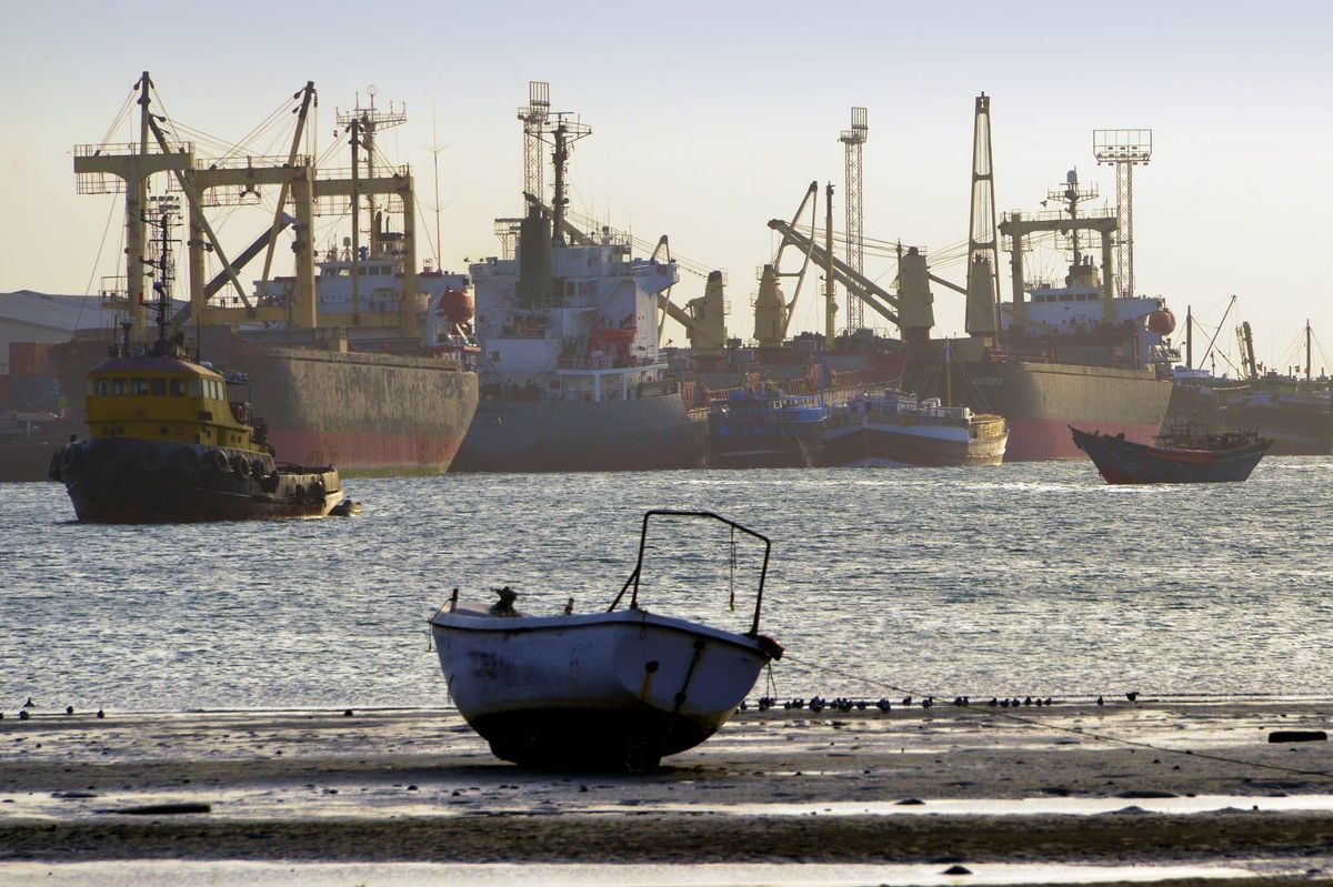 China Presses for Stable Red Sea Shipping Amid Houthi Actions