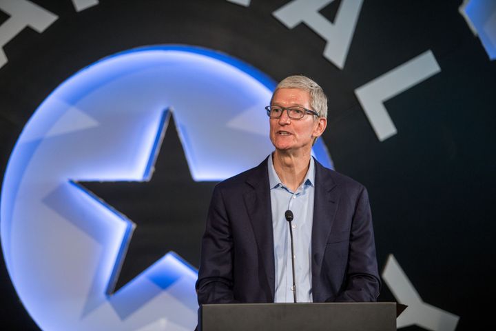 China’s Commerce Minister and Apple CEO Meet to Discuss Supply Chain